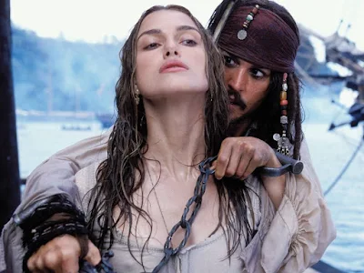 El pirata Jack Sparrow toma como rehén a la joven Elisabeth