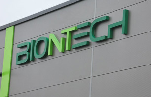 BioNTech reduces drug development spend as COVID shot sales plunge