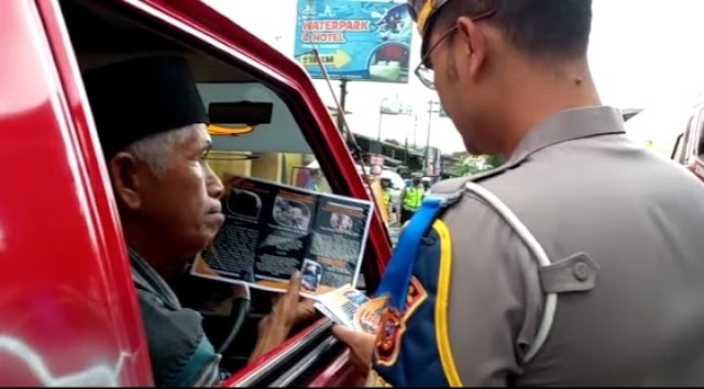 Ops Keselamatan Lodaya, Satuan Lalulintas Polres Sukabumi Sebar Brosur dan Pamflet