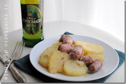 salsiccia e patate saltate con birra e rosmarino…