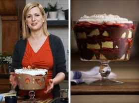 Lekkere tiramisu met aardbeien, cake en een chocolade-roomkaas-banketbakkersroom vulling