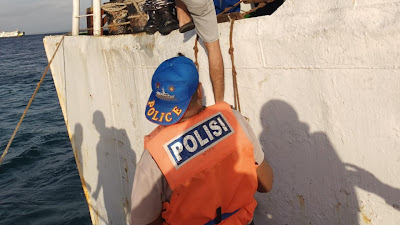 Polres Jembrana Dan Team Gabungan Evakuasi Penumpang Kapal  