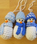 http://translate.google.es/translate?hl=es&sl=en&tl=es&u=http%3A%2F%2Flivingthecraftlife.blogspot.com.es%2F2011%2F12%2Fmini-snowman-christmas-ornament.html