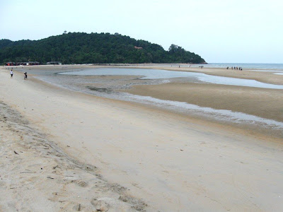 Cherating is non the nicest beach on the due east coast of peninsula Malaysia bestthailandbeaches: Cherating Beach