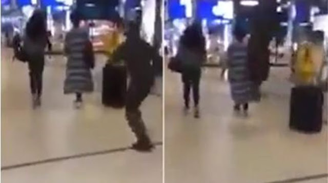 Νέα επίθεση ΣΟΚ: Άγνωστος ΠΗΔΑΕΙ στον αέρα και ΚΛΩΤΣΑΕΙ στην πλάτη γυναίκα σε εμπορικό κέντρο στην Ολλανδία! (ΒΙΝΤΕΟ)