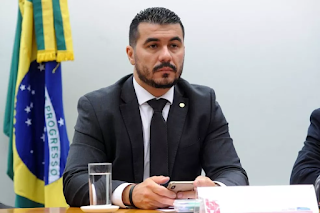 Deputado  Luís Miranda (DEM-DF) diz  que levou a Bolsonaro 'provas' de irregularidades com Covaxin