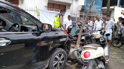 Mobil Xenia  menghantam 6 sepeda motor sekaligus di Tebingtinggi