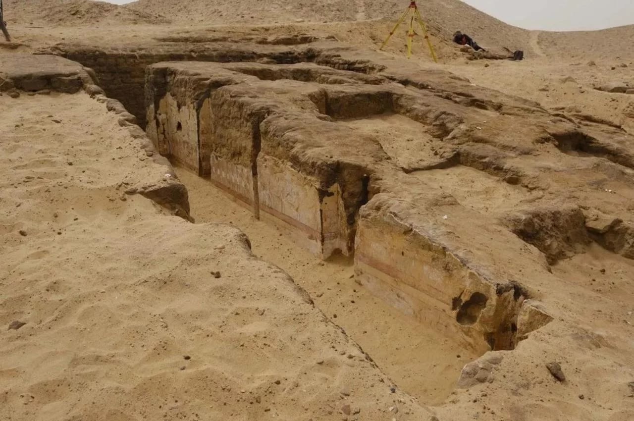 Οι αρχαιολόγοι βρήκαν έναν πυραμοειδή τάφο (μασταμπά) κοντά στις πυραμίδες στο Dahshūr. [Credit: Υπουργείο Τουρισμού και Αρχαιοτήτων της Αιγύπτου]