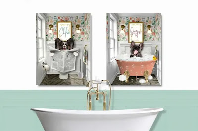 Set mit drei Porträts von Ihren Haustieren auf der Toilette. Set mit drei Porträts Ihrer Haustiere im Badezimmer.