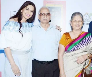 Sonali Bendre Family Husband Son Daughter Father Mother Marriage Photos Biography Profile.