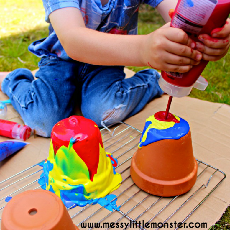 Pour Painting - Easy Outdoor Art Ideas for Kids - large scale, messy, nature inspired art activities for toddlers, preschoolers and school aged kids to do outside.