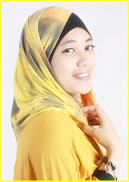 Model jilbab terbaru kuning