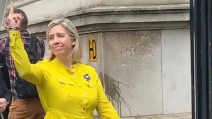 UK Government’s New Education Minister Gave Middle Finger To Crowd Outside Downing Street