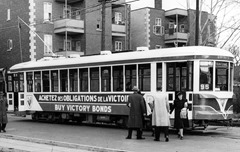 ht4_1944_3-944-014_tramway_publicitaire