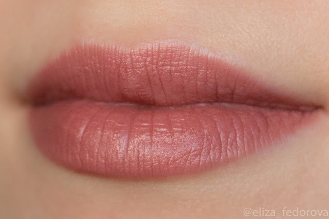 Charlotte Tilbury Matte Revolution Very Victoria - отзывы свотчи на губах