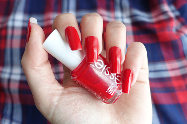 Valentinstag Essie Really Red