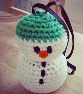 http://missamigurumis.blogspot.com.es/2013/12/diy-patron-muneco-de-nieve.html