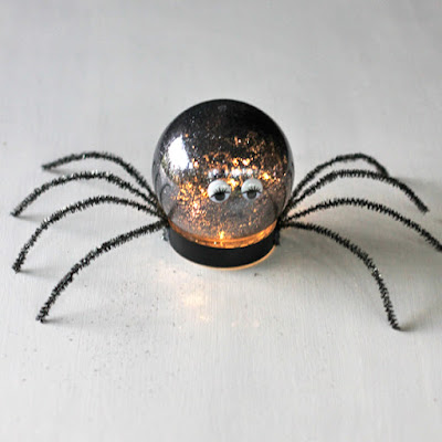 http://www.theshabbycreekcottage.com/2015/09/make-this-spider-luminary-halloween-craft.html