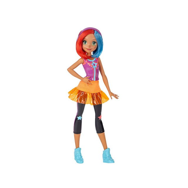 Vue détaillée de la poupée Barbie héroïne de jeu vidéo aux couleurs vives.