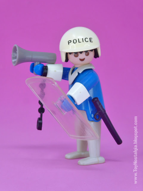 Playmobil 3324 - B Policía de tráfico convertido en antidisturbios (Playmobil policías)