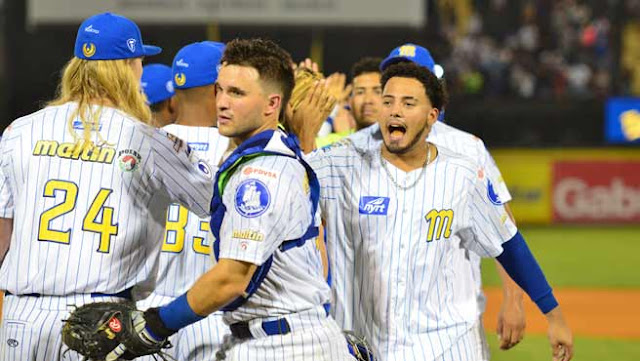 Magallanes le salió todo en el clásico y le ganó a Leones en su  casa.