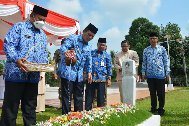 Rangkaian Memperingati Harkitnas ke 114, Gubernur Ansar Lakukan Ziarah dan Tabur Bunga di TMP