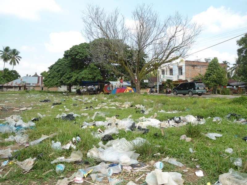 Sayangtebuang: Sampah Pasar Malam Berserakan