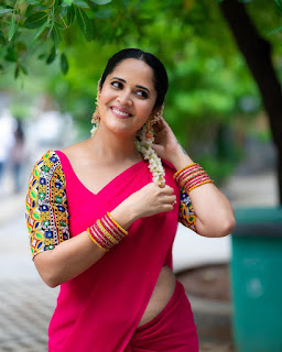 Anusuya Bhardwaj HD Saree Images