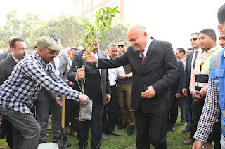 وزير التنمية المحلية ومحافظ قنا يغرسان شجرة بقرية خزام ضمن المبادرة الرئاسية لزراعة " 100 مليون شجرة"