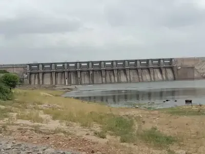 જો વરસાદ ખેંચાશે તો સ્થિતિ કફોડી બનશે:રાજ્યમાં ભર ચોમાસે વાપરવા લાયક પાણીનો 22.90% જથ્થો બચ્યો, ઉત્તર ગુજરાત અને કચ્છના જળાશયો ખાલીખમ