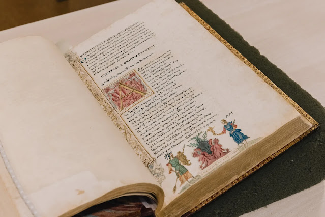 Η πρώτη έκδοση του Ομήρου του 1488, η «Flora Graeca», οι 24 πίνακες του Μακρυγιάννη και η Χάρτα του Ρήγα είναι μέσα στα πολλά αριστουργήματα των συλλογών. [Credit: Πάρις Ταβιτιάν / LIFO]