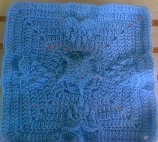 http://translate.googleusercontent.com/translate_c?depth=1&hl=es&prev=/search%3Fq%3Dhttp://www.knotyournanascrochet.com/p/free-patterns.html%26safe%3Doff%26biw%3D1429%26bih%3D984&rurl=translate.google.es&sl=en&u=http://myblueangels.blogspot.com.es/2010/09/hearts-abound-12-square.html&usg=ALkJrhhNbbbKfDx0JrhW0LsnFyK2FA-2Dg