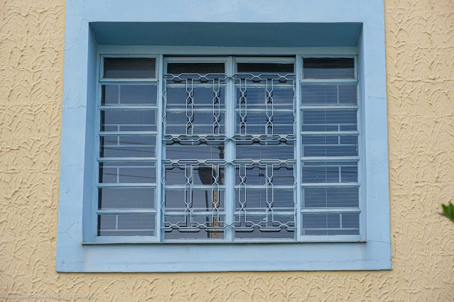 Casa na Rua Lamenha Lins - detalhe janela com grade