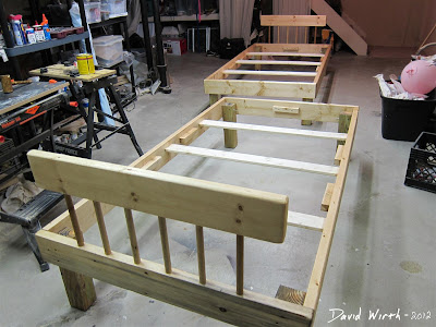 Assembled Wood Bed Make