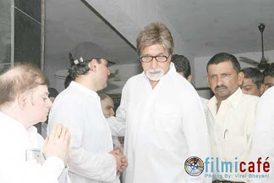 Amitabh Bachchan and Abhishek Prakash Mehra Funeral Pics