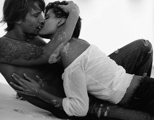 black and white kissing photos