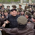  Β.Κορέα: Ουρλιάζουν από λαχτάρα οι γυναίκες για να αγγίξουν έστω και λίγο τον Κιμ Γιονγκ Ουν