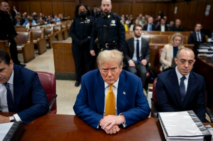 Donald Trump no Tribunal de Manhattan, onde ocorre seu julgamento criminal no caso Stormy Daniels | Foto: EFE/EPA/DOUG MILLS / POOL