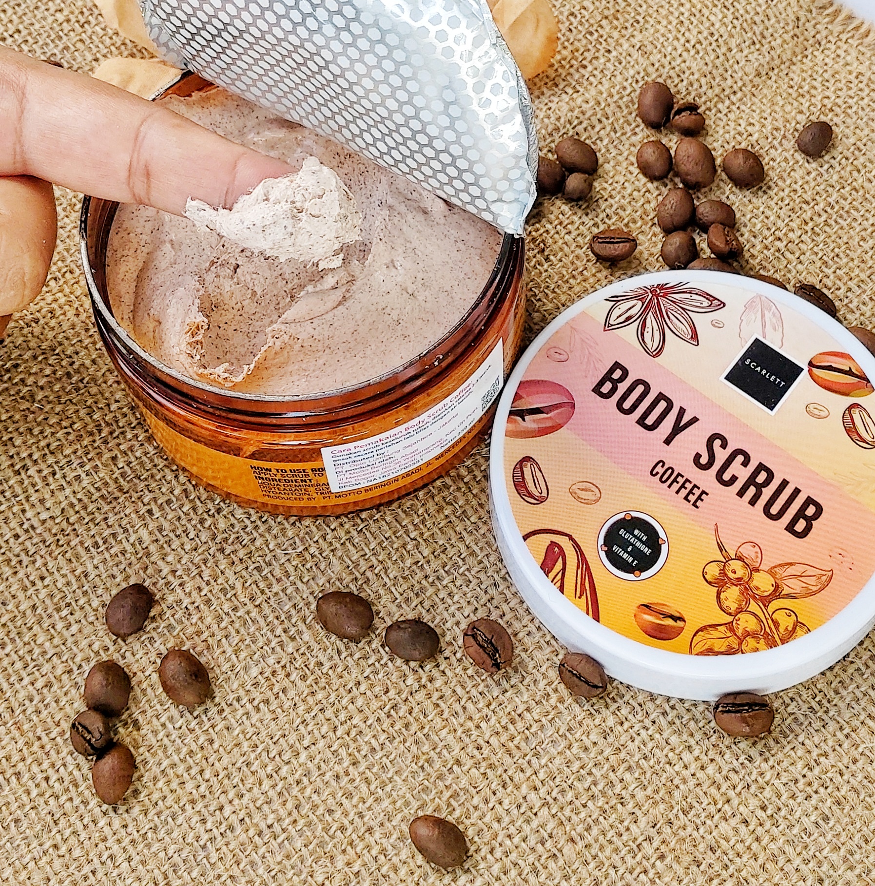 scarlett-brightening-body-scrub-coffee