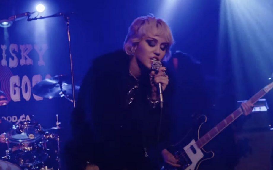 Miley Cyrus le da un buen toque de rock al pop contemporáneo con su nuevo disco