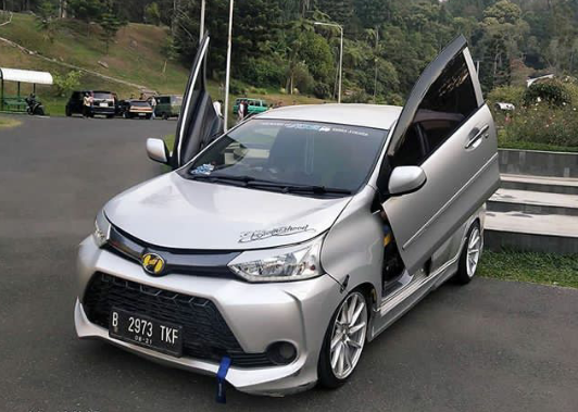 Modifikasi Mobil Warna Coklat - Radea