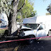 Fallece copiloto y chofer resulta grave al chocar contra un árbol en Bosques de Echegaray, en Naucalpan