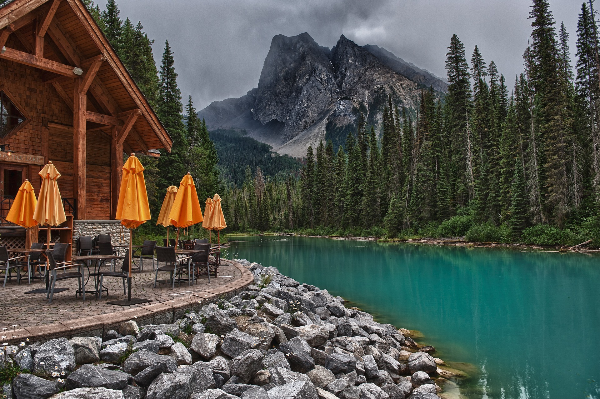 Best off peak season vacations in Canada by OffPeakSeason.com