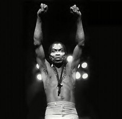 UM CONTRAPONTO ENTRE FRANTZ FANON E FELA KUTI