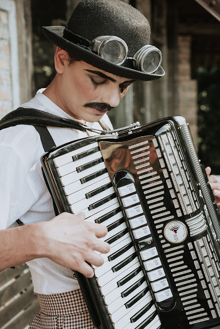 Como recepcionar convidados em eventos de forma criativa e impactante com atrações de Humor e Circo