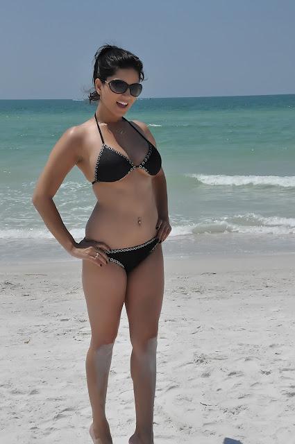 sunny leone beach bikini unseen pics