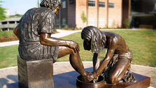 Peter Washing Jesus' feet statue at Dallas Theological Seminary 