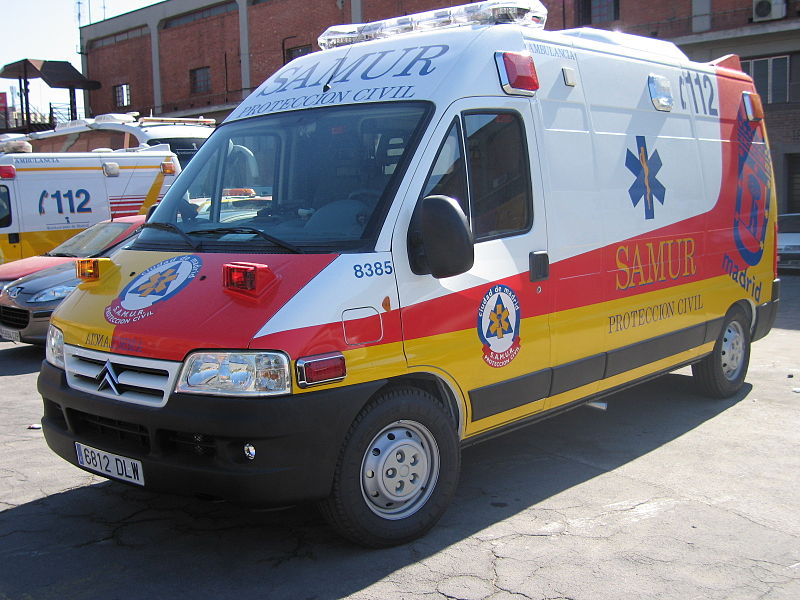 Gambar Transportasi Gambar Mobil  Ambulance 