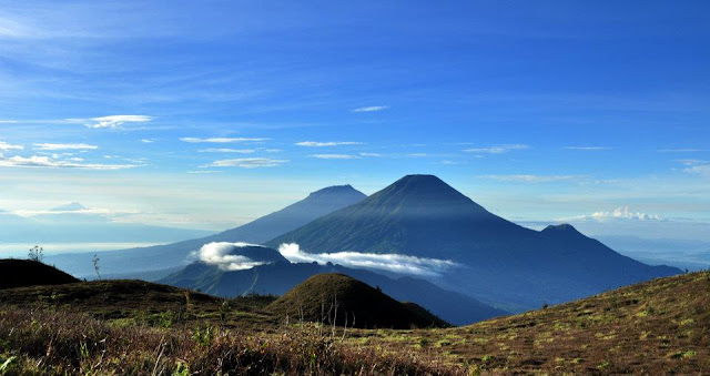 Rayakan Hari Kemerdekaan Di Puncak Gunung Prau