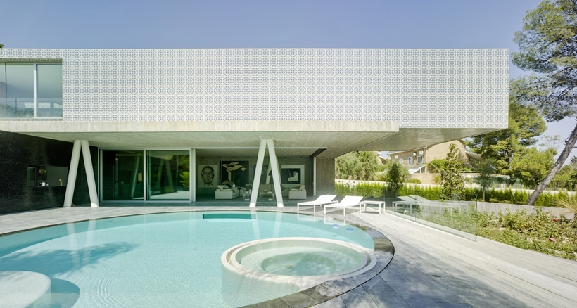 Swimming pool in Ultra Modern House by Clavel Arquitectos